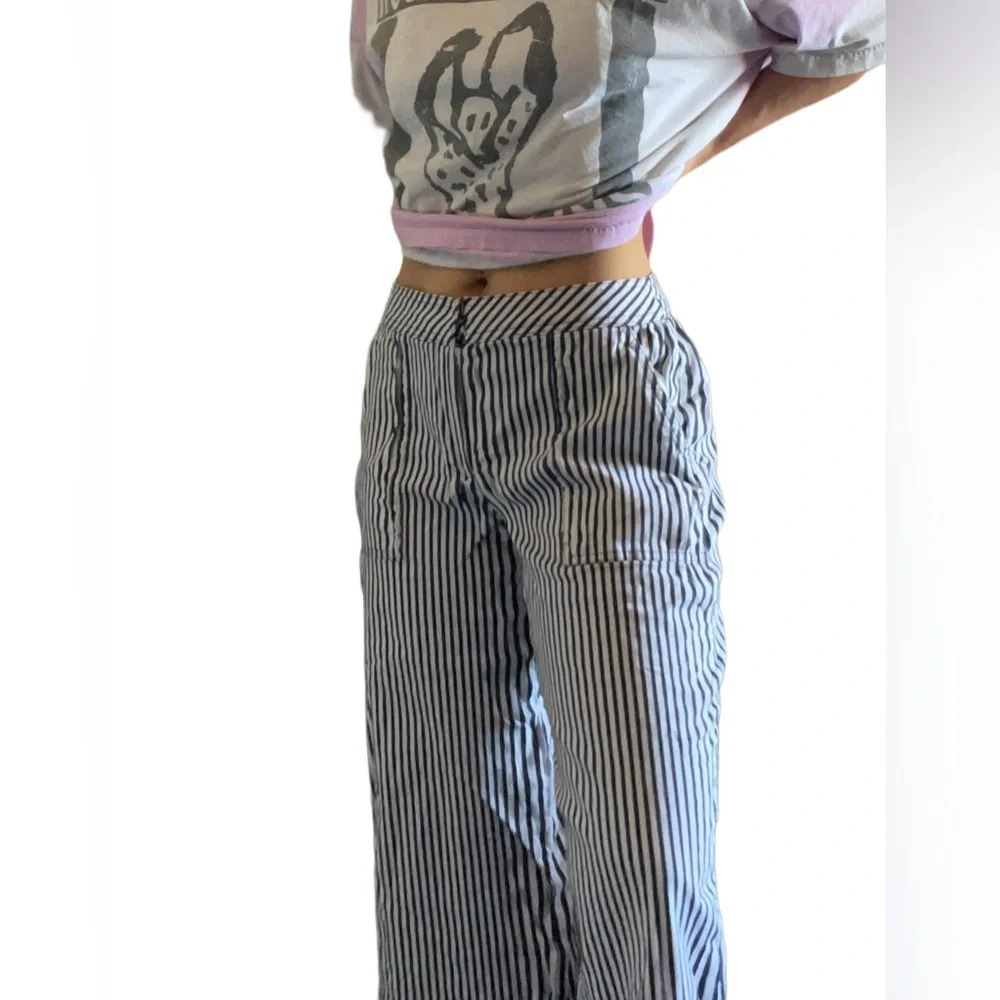 Trina Turk wide leg ankle pants women’s sz 4 striped white blue